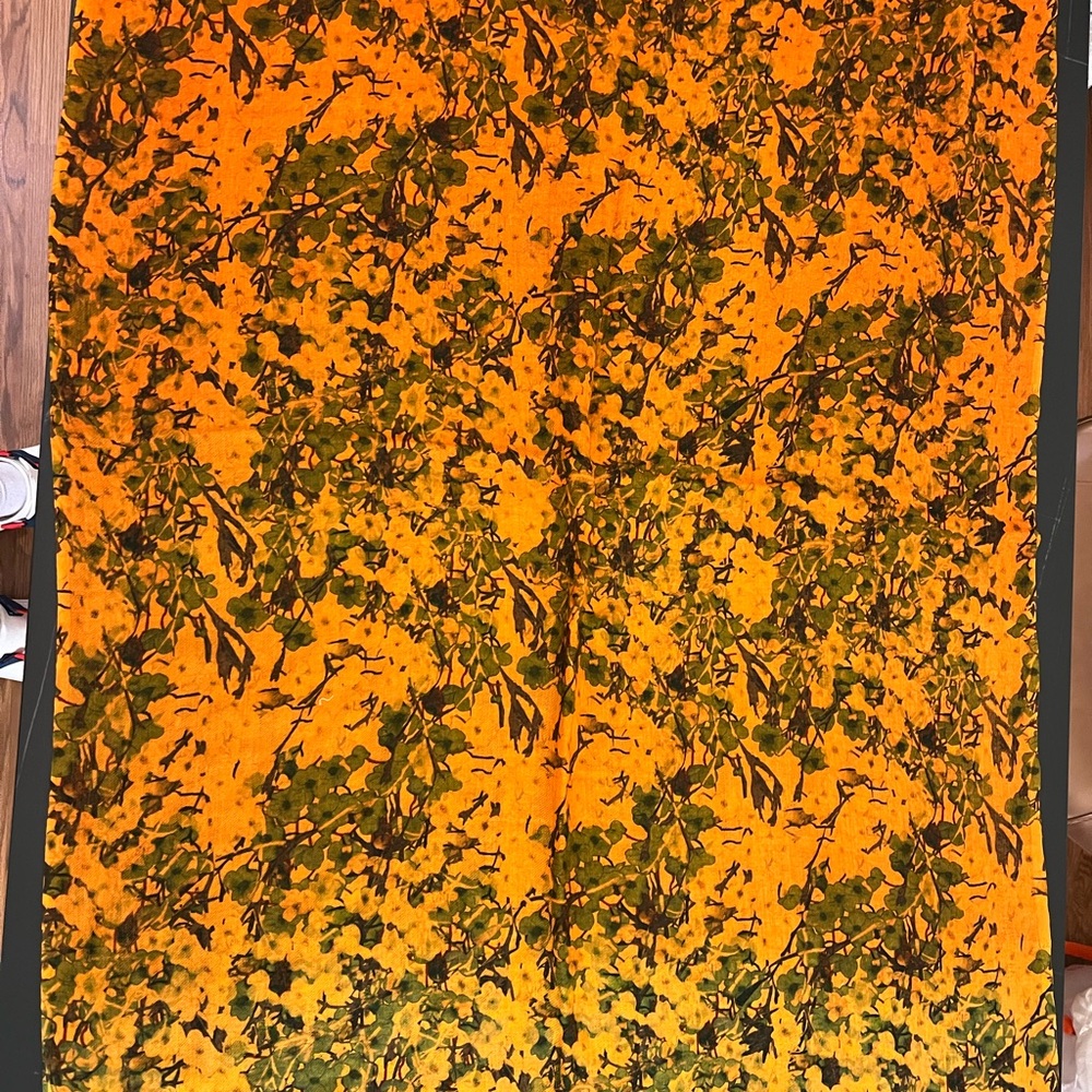 Floral wool scarf - Picture 7 of 11